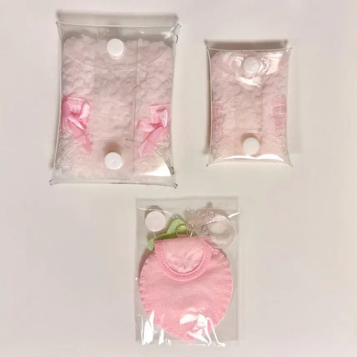 [BUNJANG] Sylvanian Families Baby Sleeping Bag &amp; Pouch Set (Strawberry Ribbon) / 실바니안 아기 침낭 외출 파우치 사토님 딸기 리본