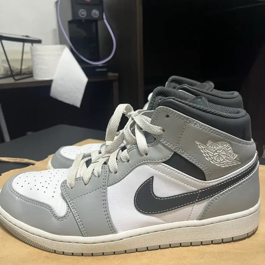 [BUNJANG] Air Jordan 1 Mid Light Smoke Grey Anthracite / [정품]에어조던1 미드 라이트 스모크 그레이 280