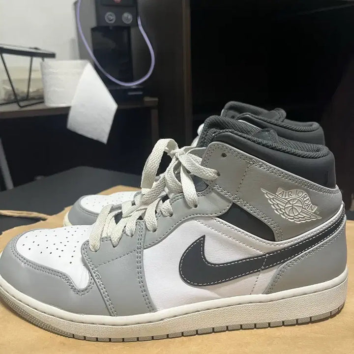 [BUNJANG] Air Jordan 1 Mid Light Smoke Grey Anthracite / [정품]에어조던1 미드 라이트 스모크 그레이 280
