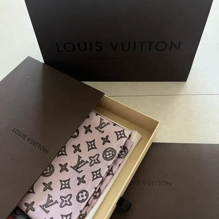 [BUNJANG] Louis Vuitton Monogram Bandana Scarf Pink / 루이비통 모노그램 방도 스카프 핑크