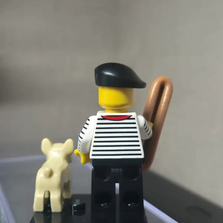 [BUNJANG] LEGO Minifigure French Man with Dog Set / 레고 미니피겨 프랑스 남자 강아지 세트