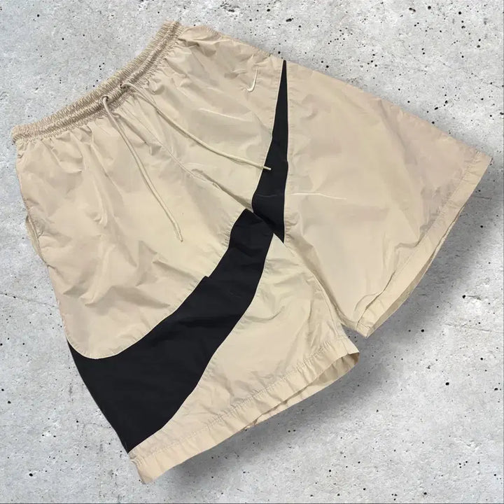 [BUNJANG] Nike Big Swoosh Shorts Beige/Black / [L] 나이키 빅스우시 반바지 베이지/블랙 팬츠 E45