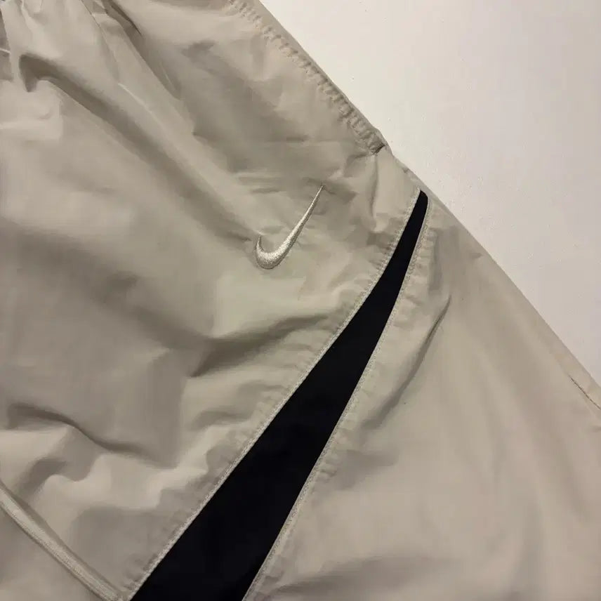 [BUNJANG] Nike Big Swoosh Shorts Beige/Black / [L] 나이키 빅스우시 반바지 베이지/블랙 팬츠 E45