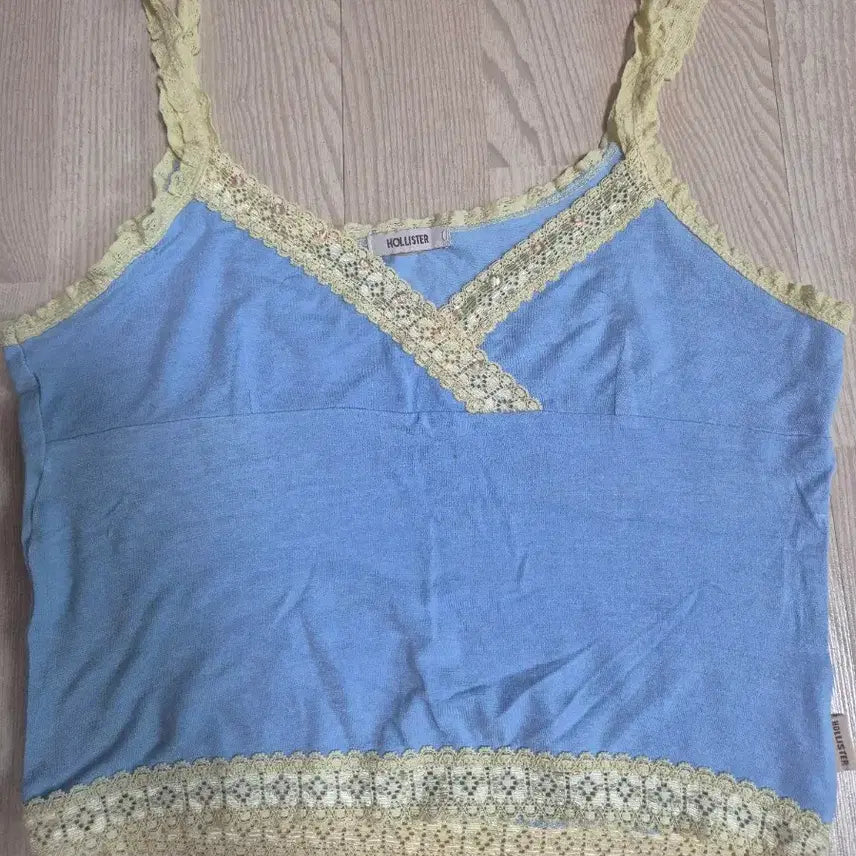 [BUNJANG] Hollister Cropped Lace Sleeveless Top / 홀리스터 크롭 레이스 슬리브리스탑
