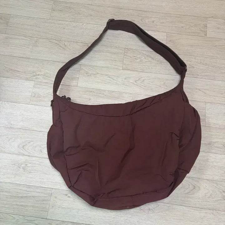 [BUNJANG] Uniqlo Puppy Shoulder Bag Brown / 유니클로 퍼피 숄더백 브라운