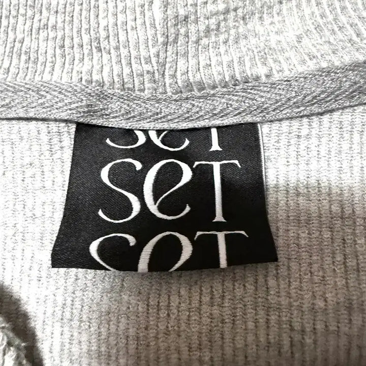 [BUNJANG] Ssetsetset Three-Button Cropped Hoodie / [Free]setsetset 쎄쎄쎄 크롭 후드티 쓰리버튼