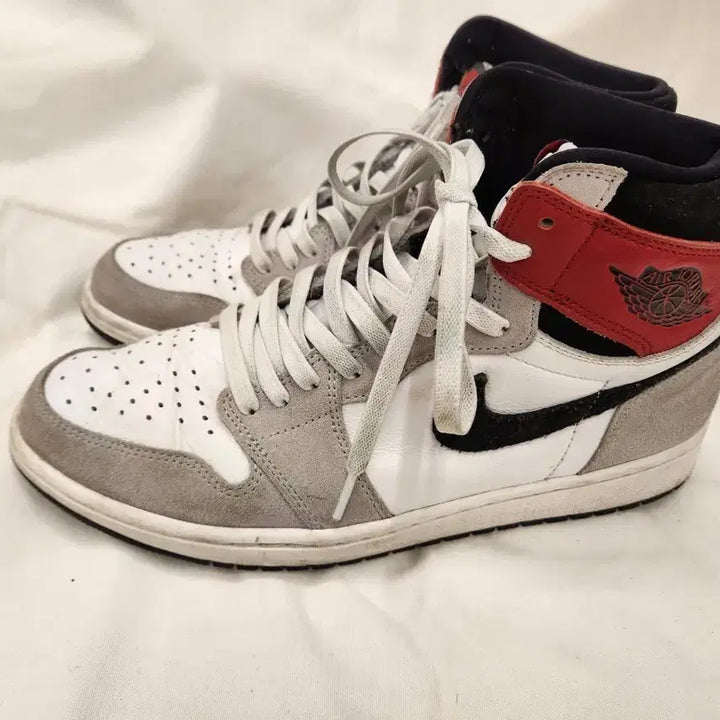 [BUNJANG] Nike Air Jordan 1 High Smoke Grey Sneakers (Size 295) / 나이키 조던1 하이 스모크 그레이 295