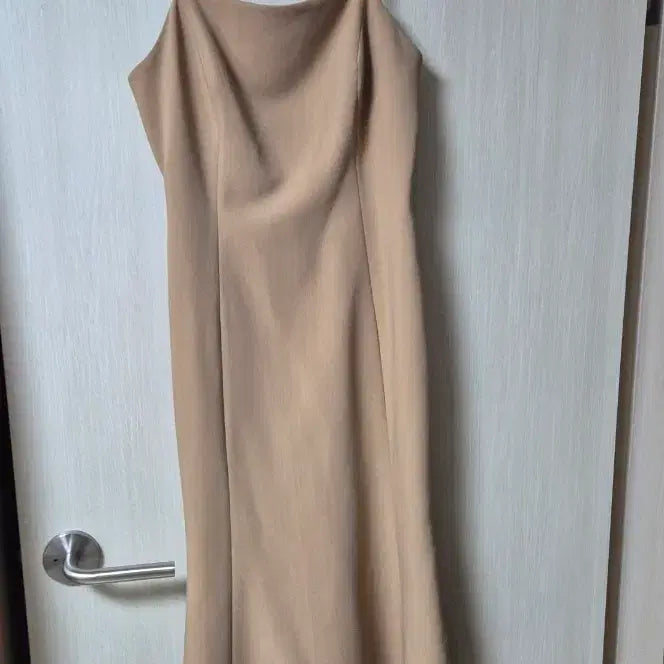 [BUNJANG] AND YOU V-neck Sleeveless Dress / 앤유 AND YOU 슬립 원피스 뷔스티에 원피스 1