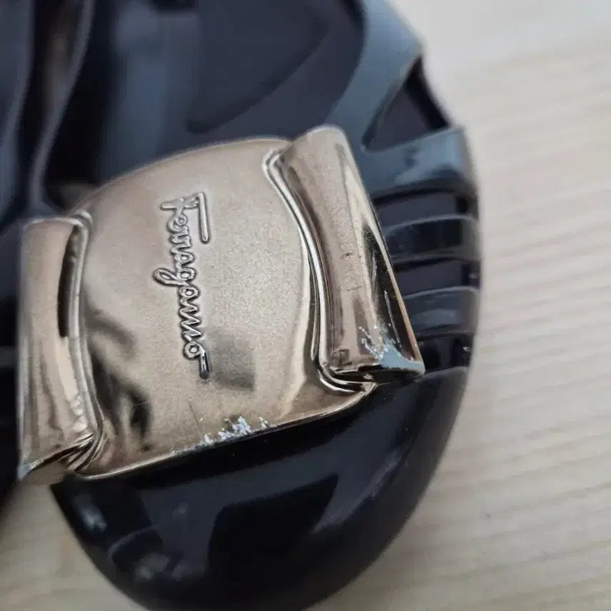[BUNJANG] Salvatore Ferragamo Bermuda Jelly Flat Shoes Gold Logo Size 6 (230mm) / 페라가모 6 230 금장 버뮤다 젤리 플랫슈즈-720