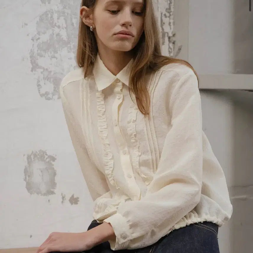 [BUNJANG] Tillidai Bloom Lace Crop Blouse Cream / 틸아이다이 블룸 레이스 크롭 블라우스 크림