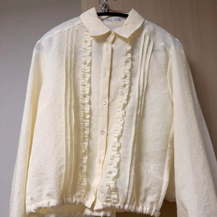 [BUNJANG] Tillidai Bloom Lace Crop Blouse Cream / 틸아이다이 블룸 레이스 크롭 블라우스 크림