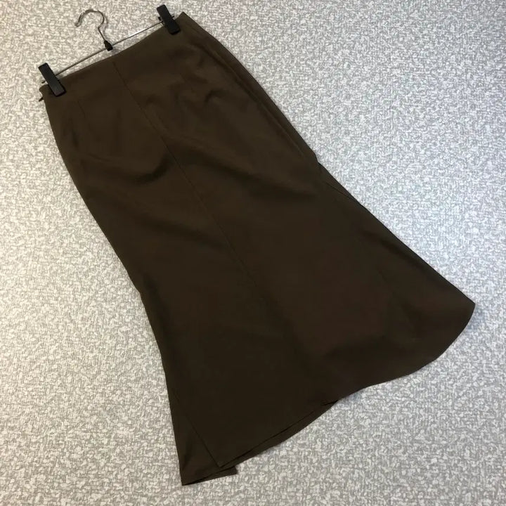 [BUNJANG] Mommet Mermaid Slit Long Skirt - Brown / 2LVE 모멧 투엘브 슬릿 머메이드 치마 스커트 브라운