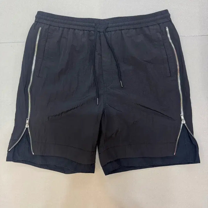 [BUNJANG] Juun.J 22SS Nylon Side Zip Shorts Size 52 / 준지 22SS 나일론 사이드지퍼 반바지 52사이즈