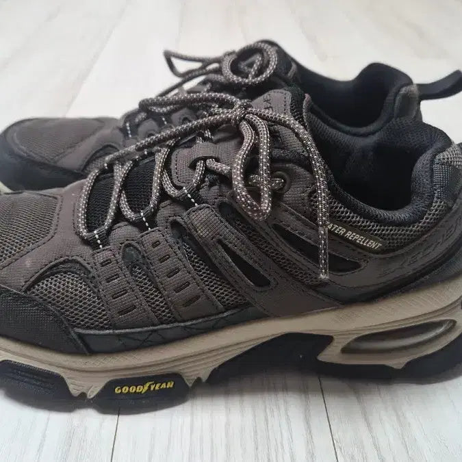 [BUNJANG] Skechers Waterproof Brown Hiking Boots (260mm) / 스케쳐스 방수 브라운 등산화(260)