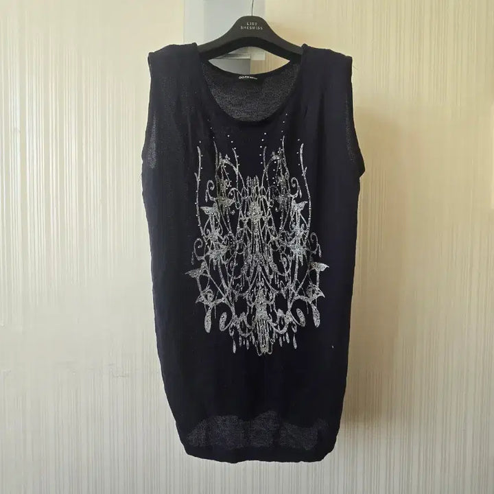 [BUNJANG] GGPX Black Sleeveless Knit with Printing / GGPX  블랙 프린팅 민소매 니트