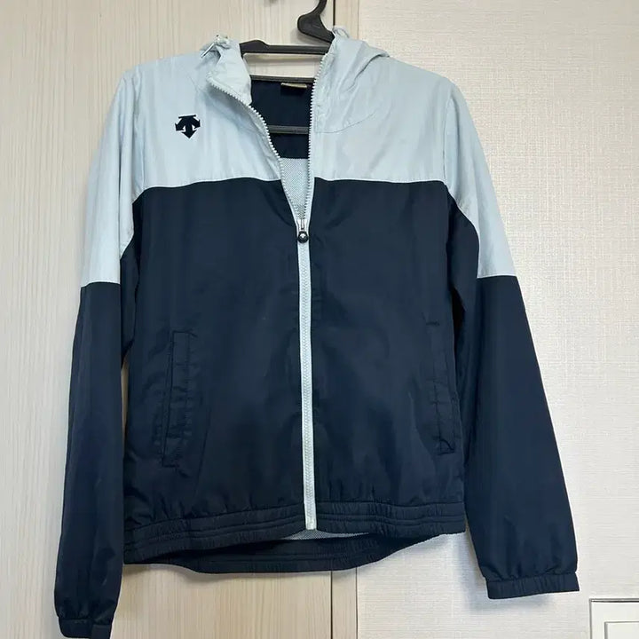 [BUNJANG] Descente Functional Windbreaker Navy/White Size 90 / 데상트 바람막이 네이비/화이트 90