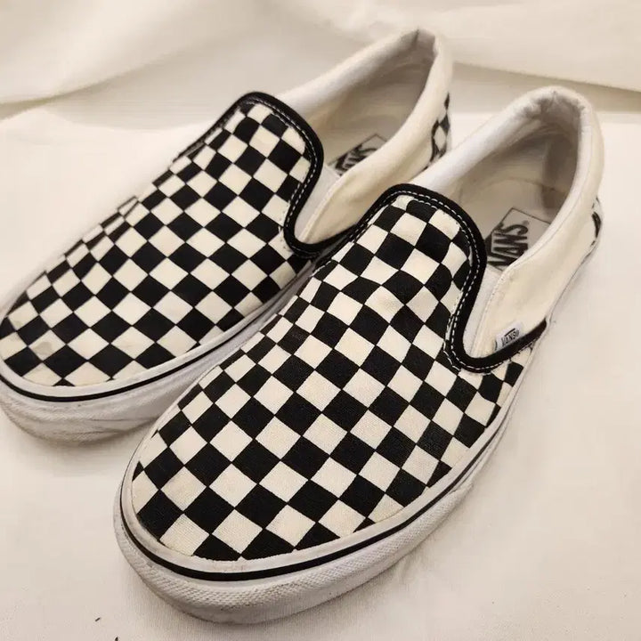 [BUNJANG] Vans Checkerboard Slip-On Shoes (Size 290) / 반스 체커보드 슬립온 290