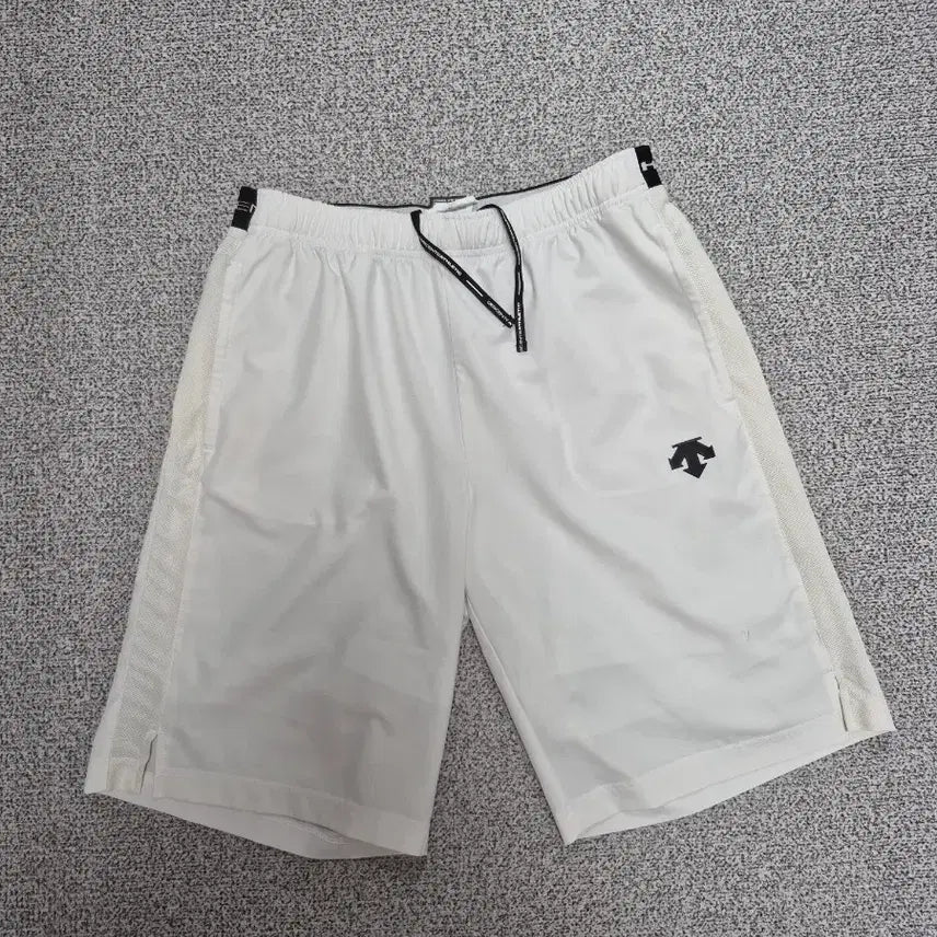 [BUNJANG] Descente White Shorts Men&
