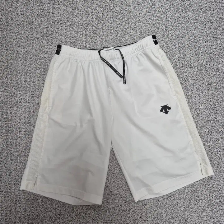 [BUNJANG] Descente White Shorts Men&
