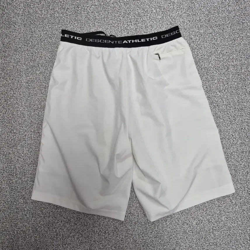 [BUNJANG] Descente White Shorts Men&