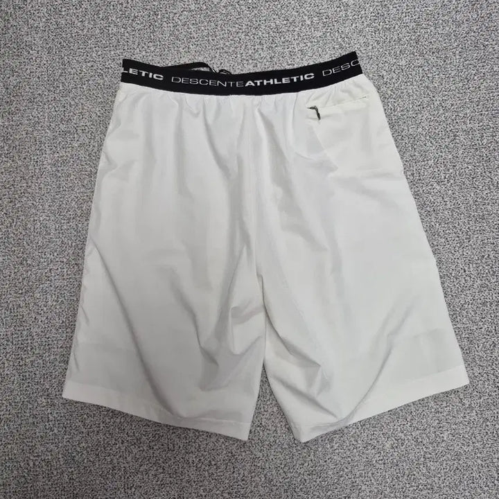 [BUNJANG] Descente White Shorts Men&