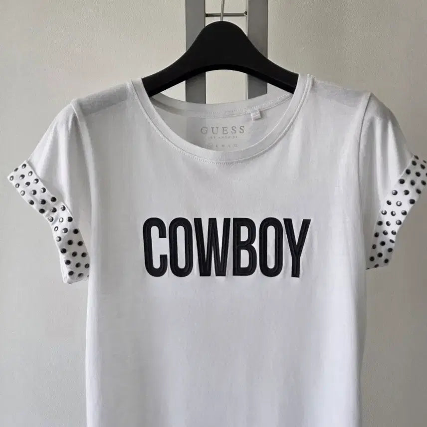 [BUNJANG] GUESS Cowboy Stud Detail T-shirt White XS (55) / GUESS 게스 카우보이 스터드 디테일 티셔츠-55(새상급)