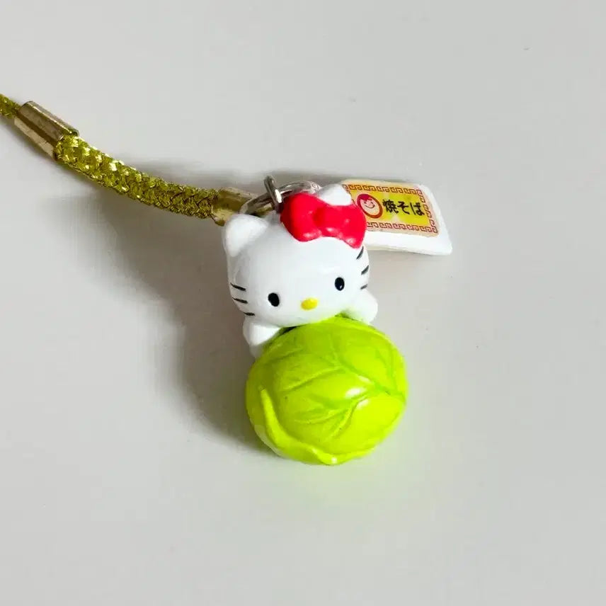 [BUNJANG] Sanrio Hello Kitty Classic Cabbage Charm Keychain / 헬로키티 고전 음식 양배추 스트랩 키링