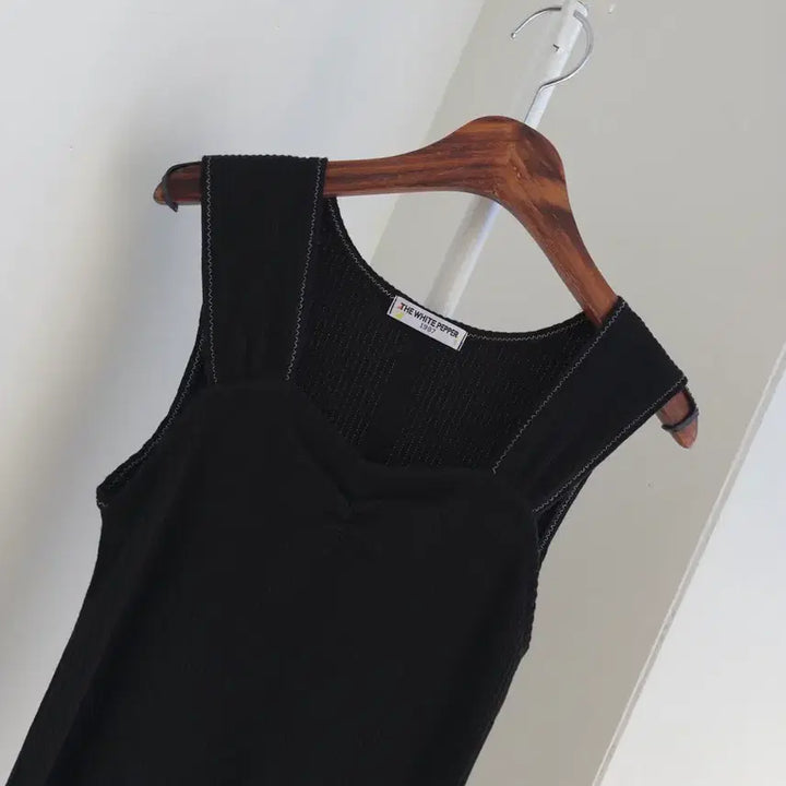 [BUNJANG] Black Stitch Shirring Camisole / 교신안함)블랙 스티치 셔링 나시