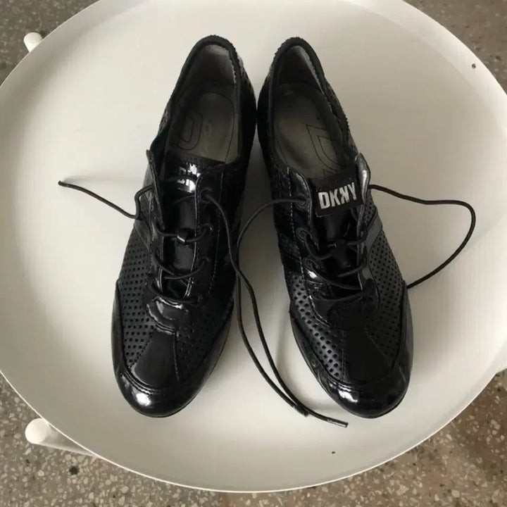 [BUNJANG] DKNY Vintage Sneakers Black 240 / dkny 디케이엔와이 빈티지 스니커즈 블랙 240