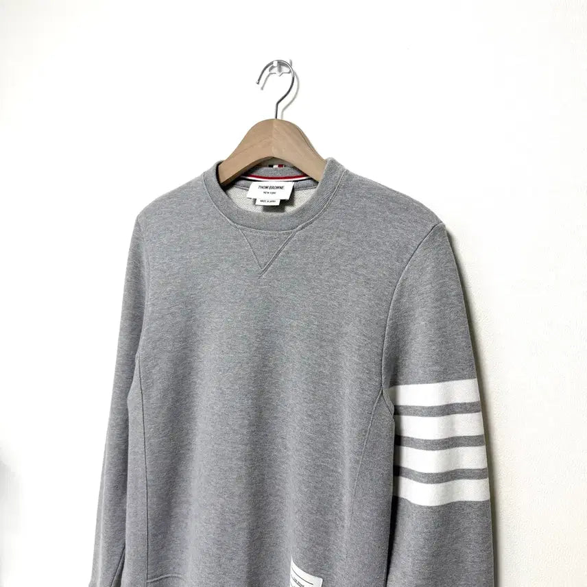 [BUNJANG] Thom Browne Striped Armband Sweatshirt Size 2 Grey / { 2 } 톰브라운 사선완장 맨투맨