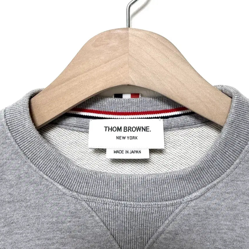 [BUNJANG] Thom Browne Striped Armband Sweatshirt Size 2 Grey / { 2 } 톰브라운 사선완장 맨투맨