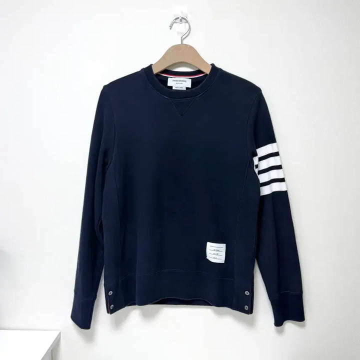 [BUNJANG] Thom Browne Signature Stripe Sweatshirt Size 2 / { 2 } 톰브라운 사선완장 맨투맨