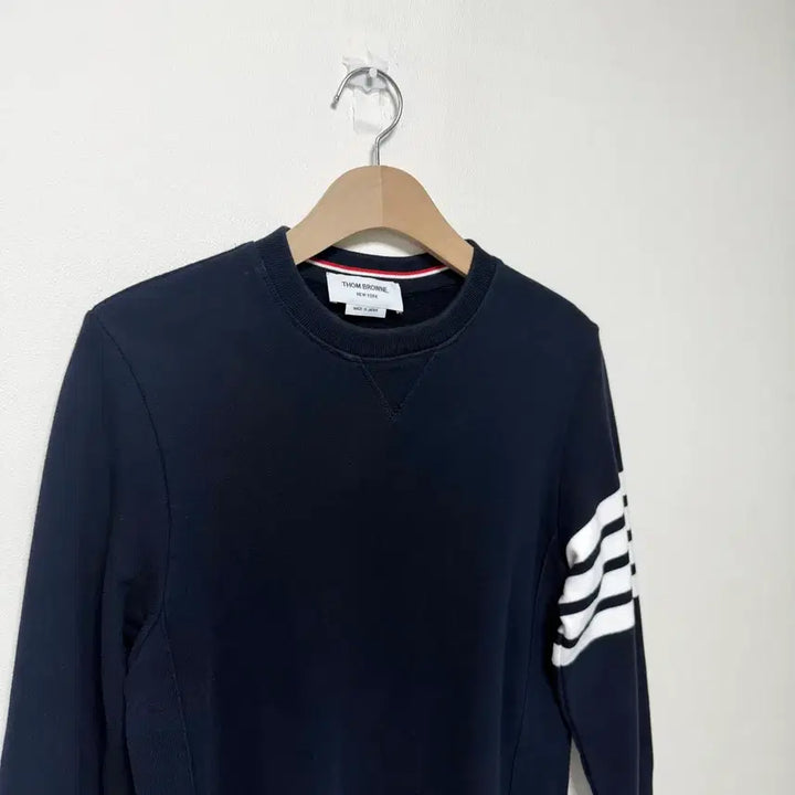 [BUNJANG] Thom Browne Signature Stripe Sweatshirt Size 2 / { 2 } 톰브라운 사선완장 맨투맨