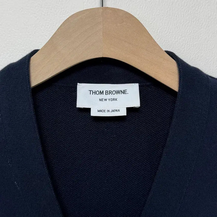 [BUNJANG] Thom Browne Diagonal Stripe Armband Cardigan / { 38 } 톰브라운 사선완장 가디건