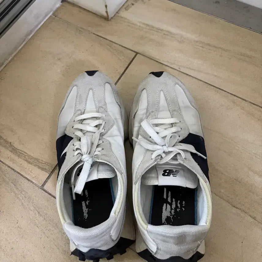 [BUNJANG] New Balance 327 White/Black Sneakers / (265) 뉴발란스 327 화이트블랙