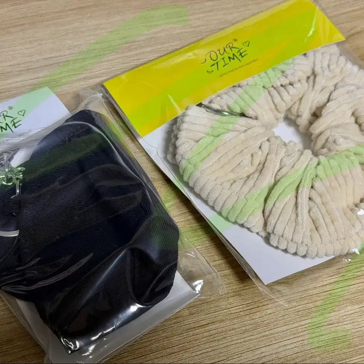 [BUNJANG] Jung Hae In Hair Scrunchie &amp; Ball Cap Keychain (Fan Meeting Goods) / 정해인 볼캡키링 &amp; 스크런치 (팬미팅 굿즈)