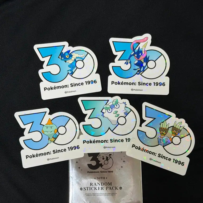 [SOLD OUT] 개굴닌자 개굴반장 달막화 한정판 포켓몬 30주년 팝업 로고스티커 스티커