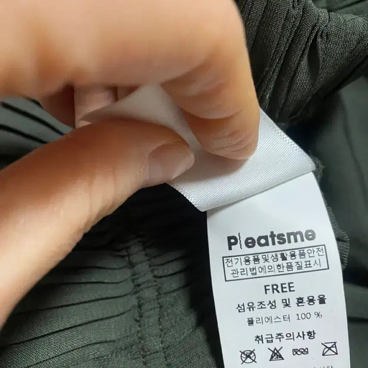 [BUNJANG] Pleats Please Khaki Summer Slacks (Size 55-77) / 플리츠 미 새제품 24년 카키 여름 바지 55-77 프리.