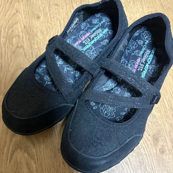 [BUNJANG] Skechers Mary Jane Shoes (Size 240) / 스케쳐스 메리제인 240