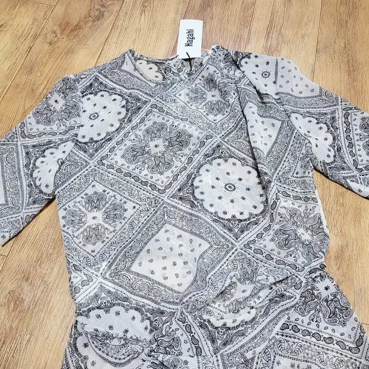 [BUNJANG] Hagahi Twisted See-through Midi Dress (Ivory/Black Paisley) / 하가히(Hagahi) 트위스트 시스루 미디원피스 55 새상품