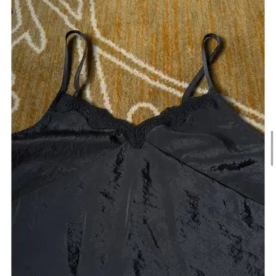 [SOLD OUT] 킨다베이지 루미 글로시 레이스 뷔스티에 차콜 1회 착용 상태 좋음