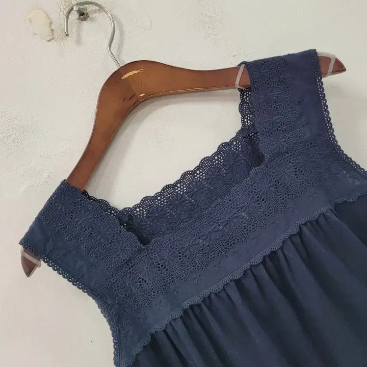[BUNJANG] Lugnoncure Navy Sleeveless Blouse / Lugnoncure 네이비 민소매 블라우스