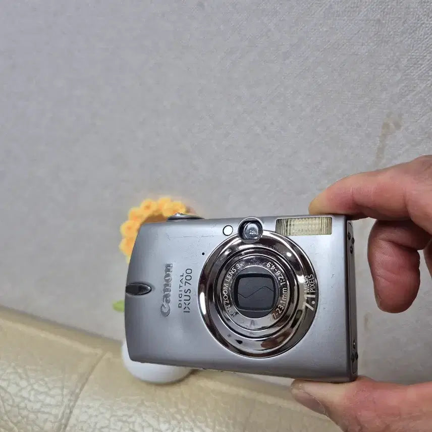[BUNJANG] Canon IXUS 700 Silver Vintage Digital Camera / 캐논 익서스 700 IXUS 700 실버 (CCD 센서/빈티지 색감/슬림