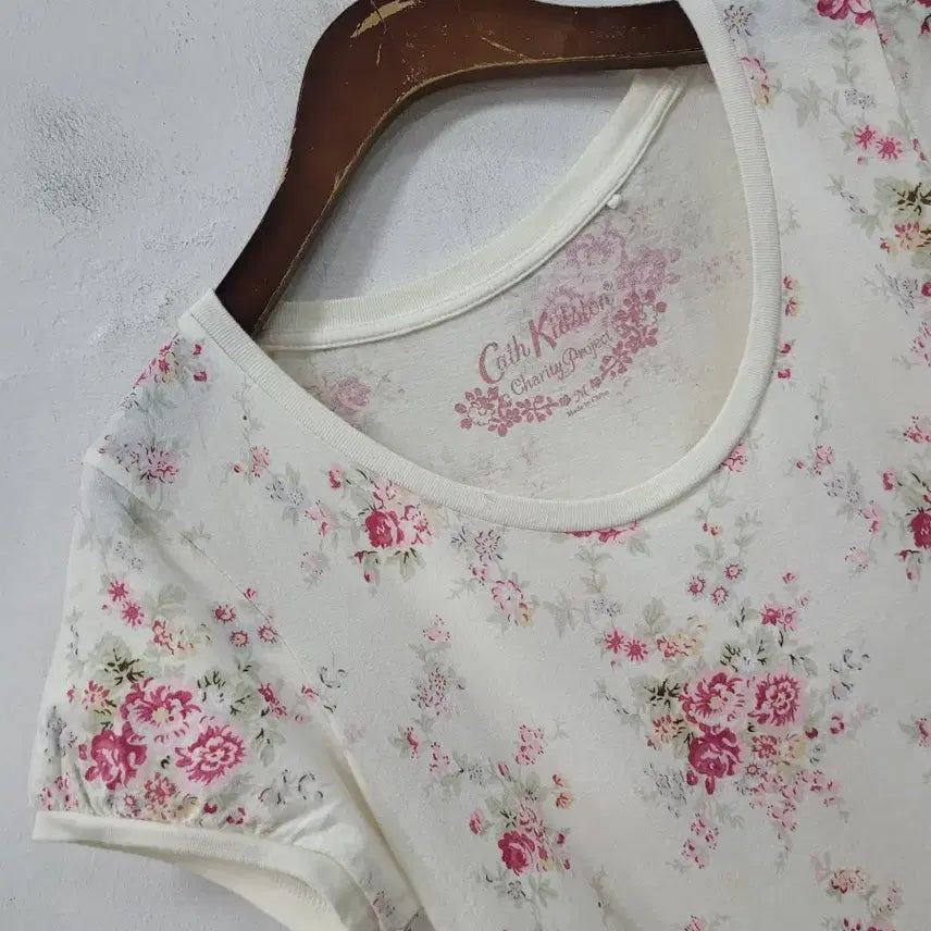 [BUNJANG] Cath Kidston Flower Print Short Sleeve T-Shirt / 캐스 키드슨 플라워 반팔 티셔츠