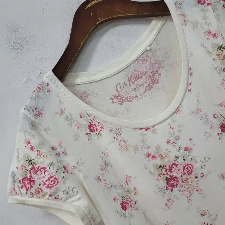 [BUNJANG] Cath Kidston Flower Print Short Sleeve T-Shirt / 캐스 키드슨 플라워 반팔 티셔츠