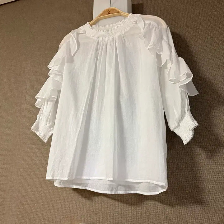 [BUNJANG] Jepyeong Bazaar 100% Linen Ruffle Blouse - White / 제평 바자르 린넨100% 러플 블라우스 화이트 7부스모크팔뚝커버셔링밴딩