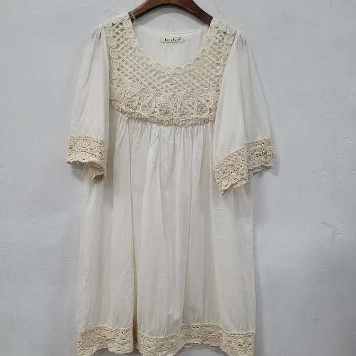 [BUNJANG] AmoriAvis Lace Midi Dress / AmoriAvis 원피스