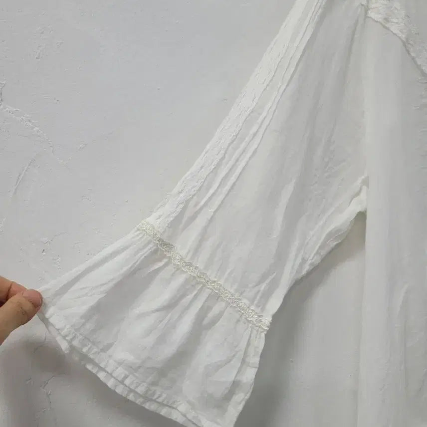 [BUNJANG] THEORIA White Lace Blouse (L) / THEORIA 화이트 레이스 블라우스