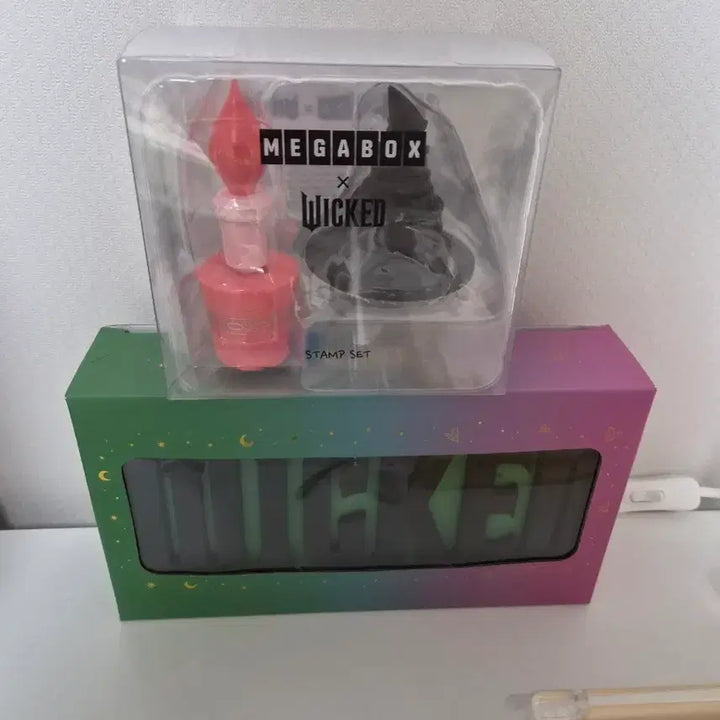 [BUNJANG] Megabox x Wicked Stamp &amp; Mood Lamp Bundle Set / MEGABOX x WICKED 스탬프, 무드등 일괄