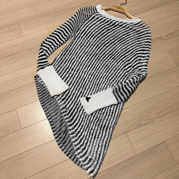 [BUNJANG] Vivienne Westwood Diagonal Asymmetrical Stripe Mesh Knit Cover-up / 비비안웨스트우드 사선 언발 스트라이프 그물 니트 커버업 블랙 화이트 메쉬